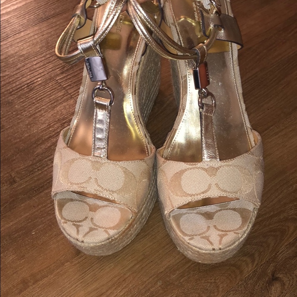 Cream & Gold Coach Sandals Size:9.5